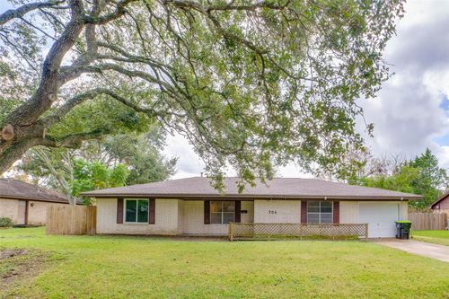 706 University St, Wharton, TX, 77488-2941 | Card Image