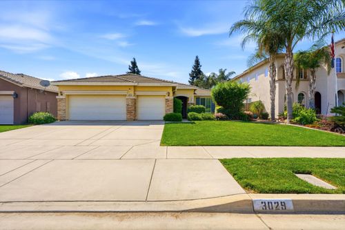 3029 W Vine Ave, Visalia, CA, 93291-8546 | Card Image