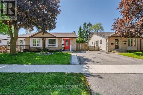 33 Palomino Dr, Brantford, ON, N3P1J6 | Card Image