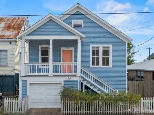 2121 Avenue N, Galveston, TX, 77550-4737 | Card Image