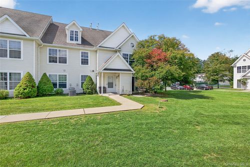 215 Ruth Ct, Middletown, NY, 10940-5319 | Card Image