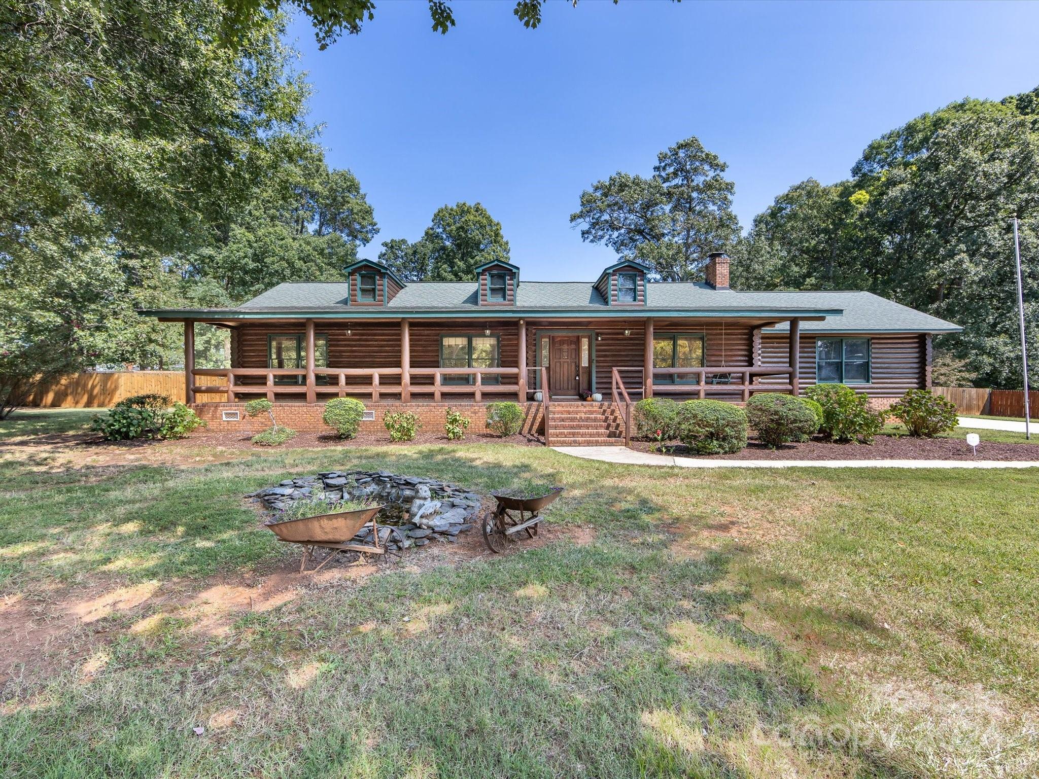 Beam Lake Dr, Charlotte, NC 28216