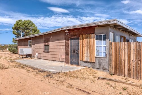 2121 Cambria Ave, Landers, CA, 92285-1871 | Card Image