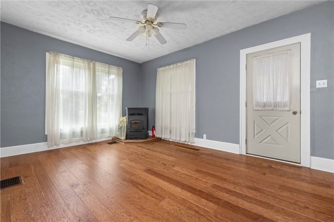 457 Pine St, House other with 3 bedrooms, 1 bathrooms and 2 parking in Hookstown PA | Image 7