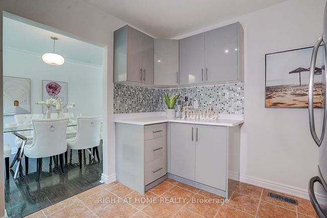 2 Citadel Dr, House other with 3 bedrooms, 2 bathrooms and 2 parking in Scarborough ON | Image 25
