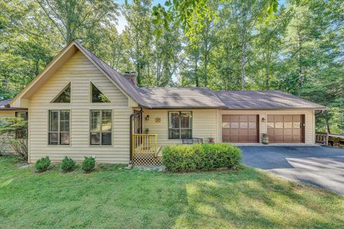 400 W Beaver Dam Ct, Goodview, VA, 24095-2142 | Card Image
