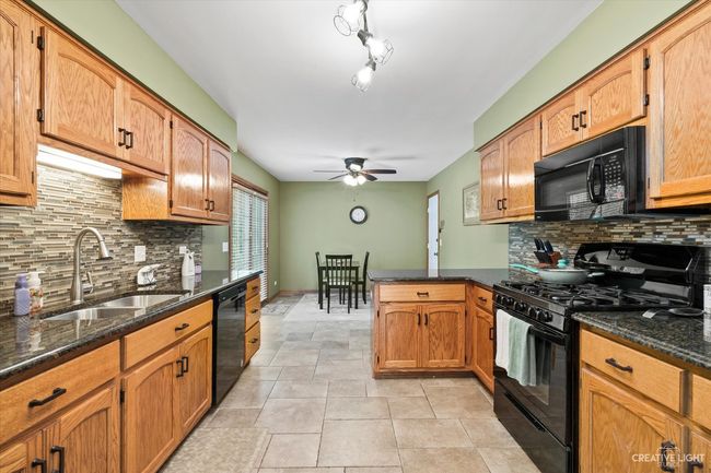 420 Windsor Dr, Home with 3 bedrooms, 3 bathrooms and null parking in Oswego IL | Image 6