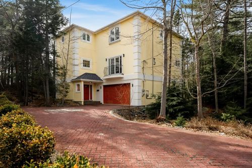 12 Falcon Pl, Halifax, NS, B3M3R4 | Card Image