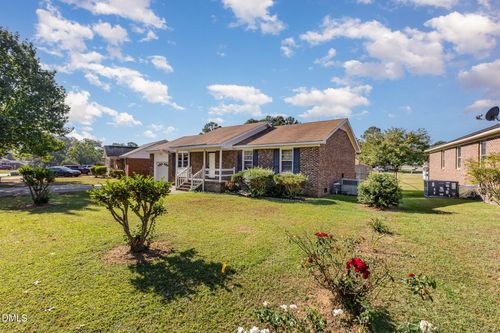 2111 Fieldcrest Rd E, Wilson, NC, 27893-5663 | Card Image