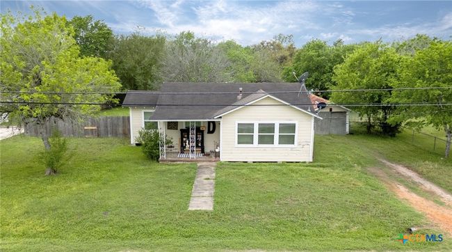 704 Maple St, House other with 2 bedrooms, 1 bathrooms and null parking in Yoakum TX | Image 14