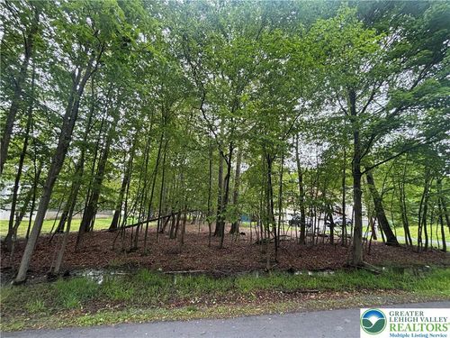 135 Heather Hill Rd, Dingmans Ferry, PA, 18328-4009 | Card Image