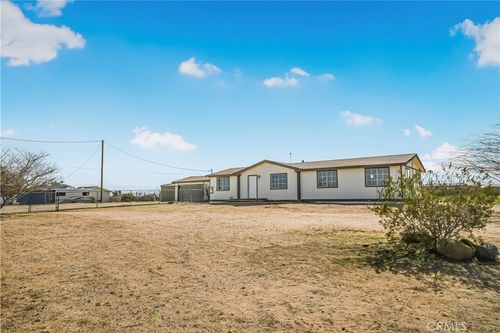 7773 Sequoia Rd, Phelan, CA, 92371-4689 | Card Image