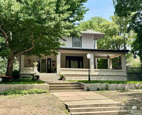 421 Lane St, Clay Center, KS, 67432-2048 | Card Image