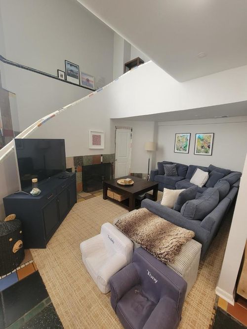 ch-160 Burton Pl, Chicago, IL, 60610-8489 | Card Image