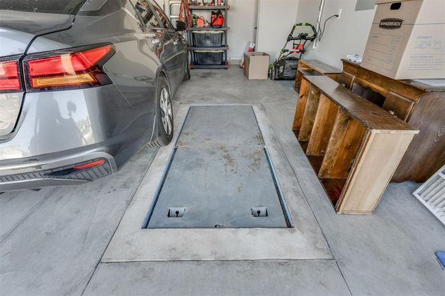 View of garage | Image 7