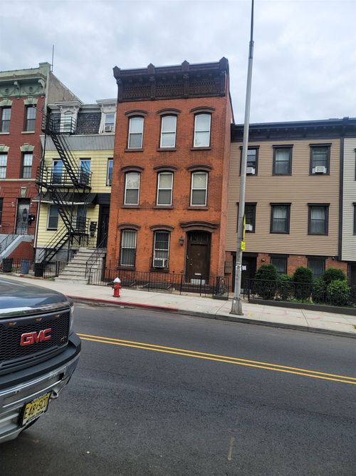 774 Grand St, Jersey City, NJ, 07304-2814 | Card Image