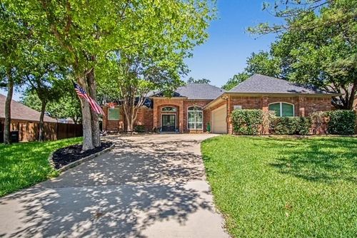 616 Indian Creek Dr, Trophy Club, TX, 76262-5631 | Card Image