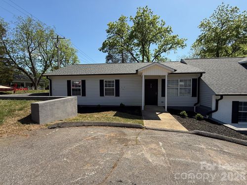 454 8th Avenue Ne, Hickory, NC, 28602 | Card Image
