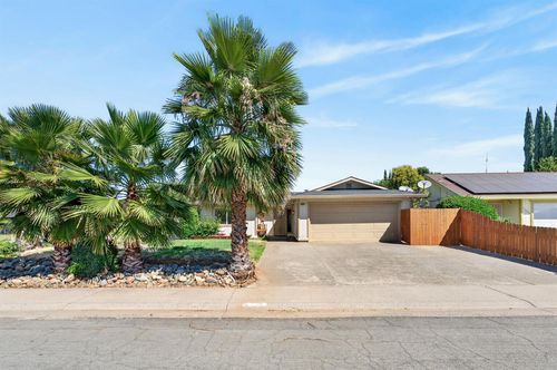 10951 Hirschfeld Way, Rancho Cordova, CA, 95670-5220 | Card Image