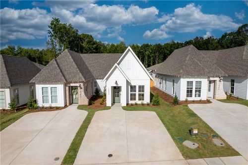 1042 Hunters Way, OPELIKA, AL, 36801-6648 | Card Image