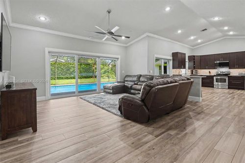 5085 Nw 96th Way, Coral Springs, FL, 33076-2459 | Card Image