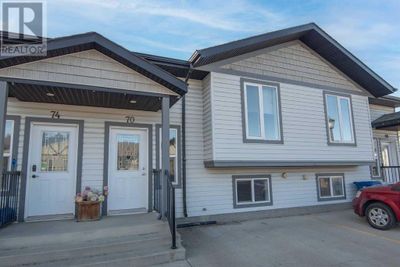 70 Winston Pl, Townhouse with 3 bedrooms, 2 bathrooms and 2 parking in Blackfalds AB | Image 1