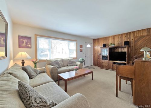 23 Herbert Cir, Patchogue, NY, 11772-1732 | Card Image