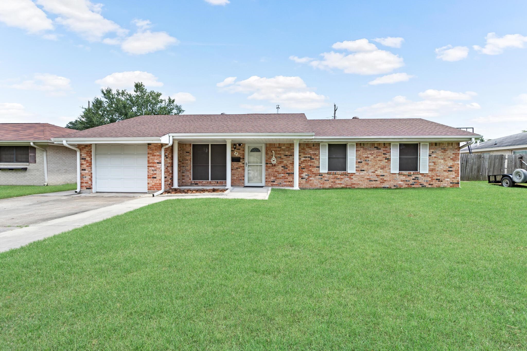 Alton St, Bridge City, TX 77611