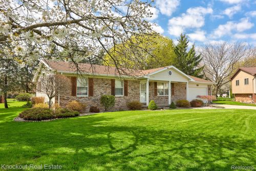 5 Krafft Ct, Frankenmuth, MI, 48734-9777 | Card Image