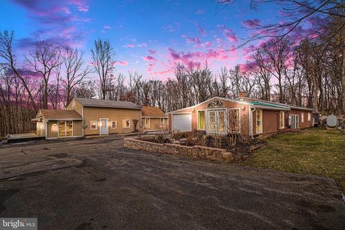 19717 Five Forks Rd, NEW FREEDOM, PA, 17349-8915 | Card Image