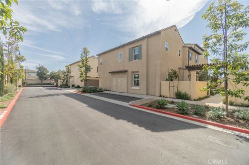 17941 Olivia Ln, Huntington Beach, CA, 92646-1525 | Card Image