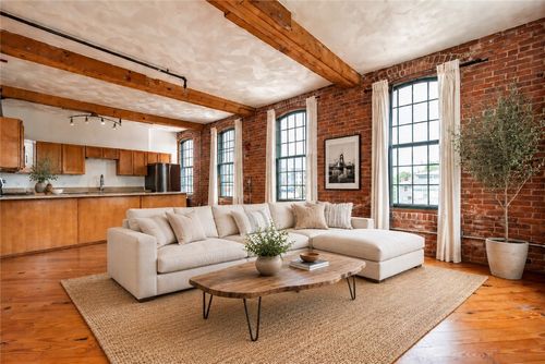 305-407 Pine St, Providence, RI, 02903-4557 | Card Image