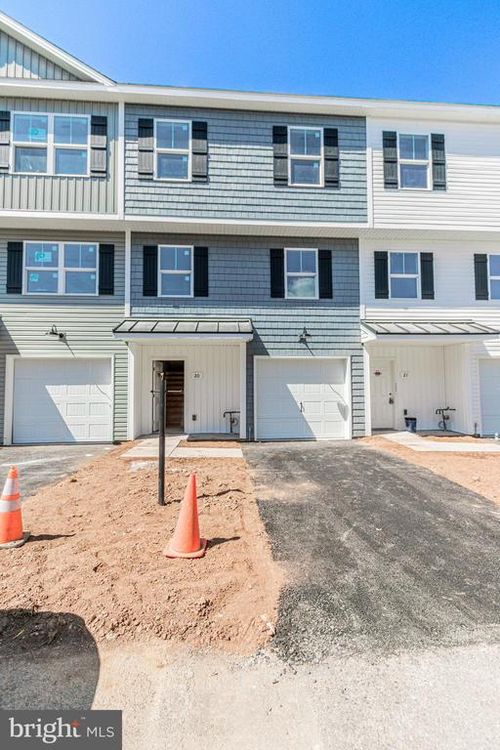 21-21 Landing Pl, YORK, PA, 17408-6375 | Card Image