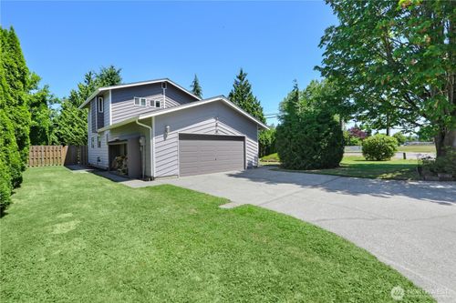 824 Dana Dr, Sedro Woolley, WA, 98284-9334 | Card Image