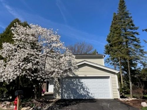 704 Scarbrough Cir, Hoffman Estates, IL, 60169-2718 | Card Image