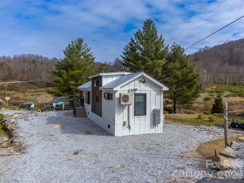 122 Mountain Breeze Rdg, Scaly Mountain, NC, 28775-0150 | Card Image