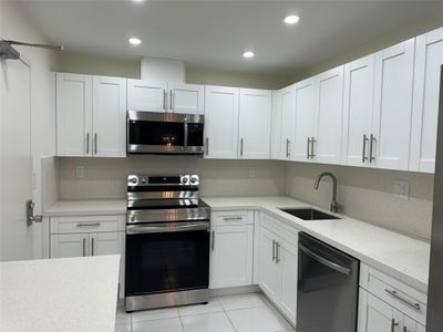 711 - 10777 W Sample Rd, Condo with 2 bedrooms, 2 bathrooms and null parking in Coral Springs FL | Image 2