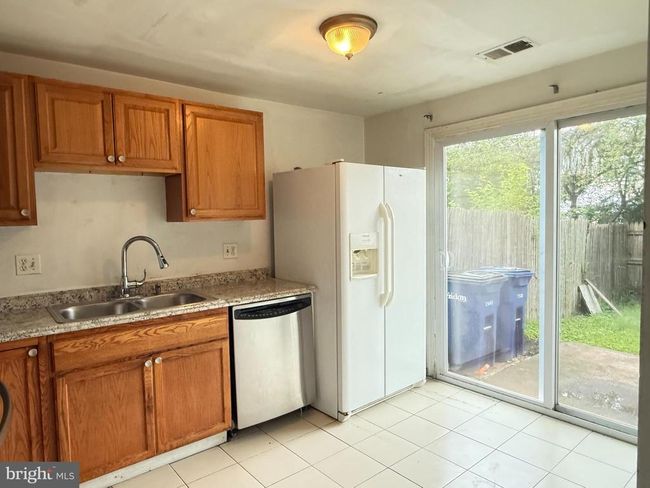 1089 Knight Ln, Townhouse with 3 bedrooms, 3 bathrooms and null parking in HERNDON VA | Image 8