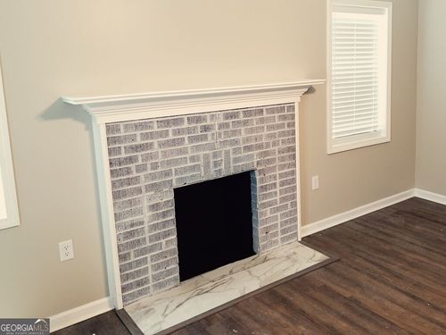 211 W Moore St, Dublin, GA, 31021-6221 | Card Image