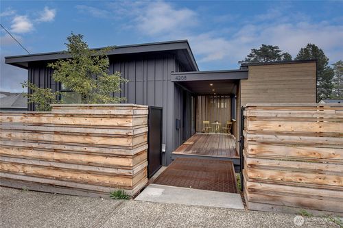 4208 28th Ave W, Seattle, WA, 98199-1400 | Card Image