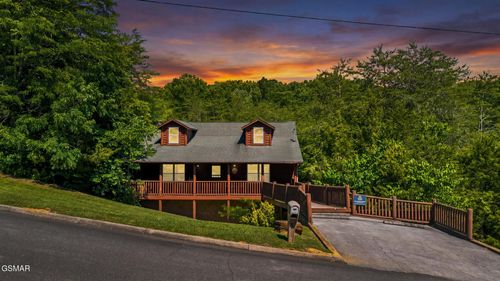 1960 Oakmont Dr, Sevierville, TN, 37876-3426 | Card Image