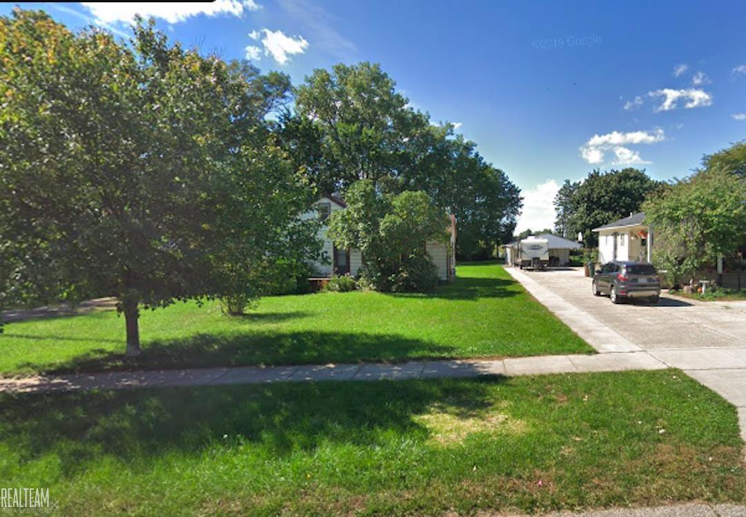 Vineyard Ave, Shelby Township, MI 48317