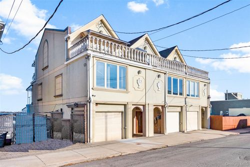822 Dean Ave, Bronx, NY, 10465-1626 | Card Image