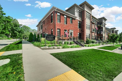 208 Campbell St, Valparaiso, IN, 46385-4620 | Card Image