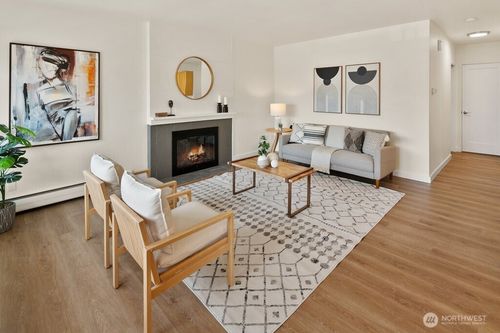 apt-5-2012 Waverly Pl N, Seattle, WA, 98109-2730 | Card Image