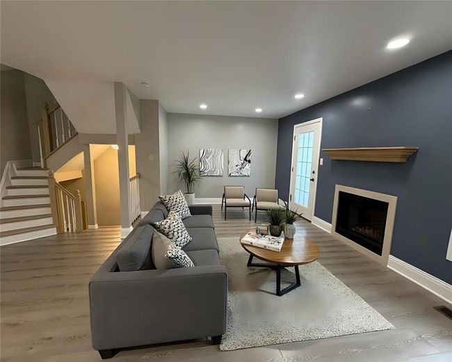 124 Hillvue Dr, Townhouse with 3 bedrooms, 3 bathrooms and 1 parking in Seven Fields PA | Image 5