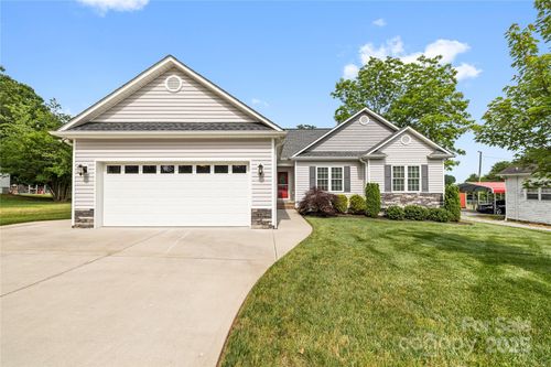 2996 N Lookout St, Claremont, NC, 28610-9771 | Card Image