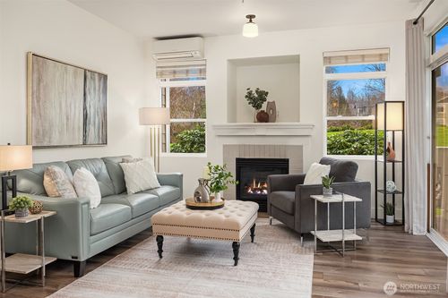 566 241st Ln Se, Sammamish, WA, 98074-3681 | Card Image