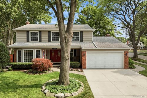 15338 Susanna Cir, Livonia, MI, 48154-1536 | Card Image