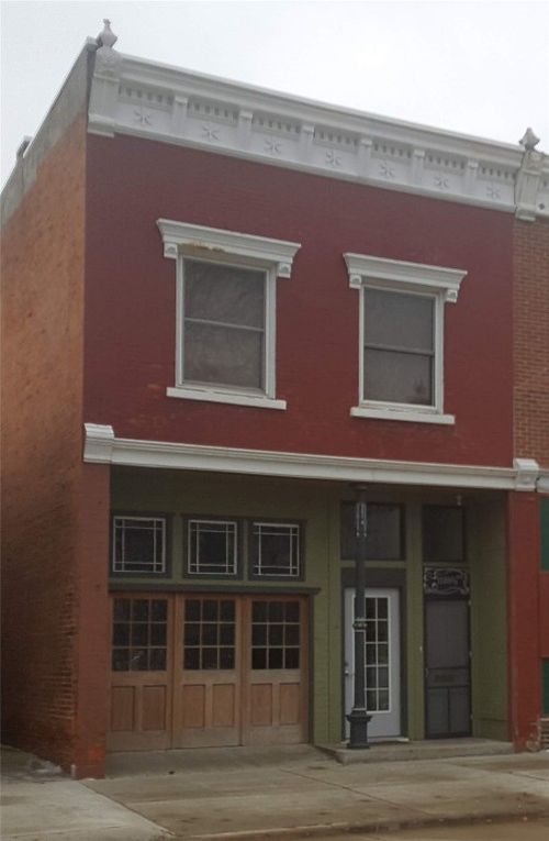 1128 Marengo Ave, Marengo, IA, 52301-1523 | Card Image